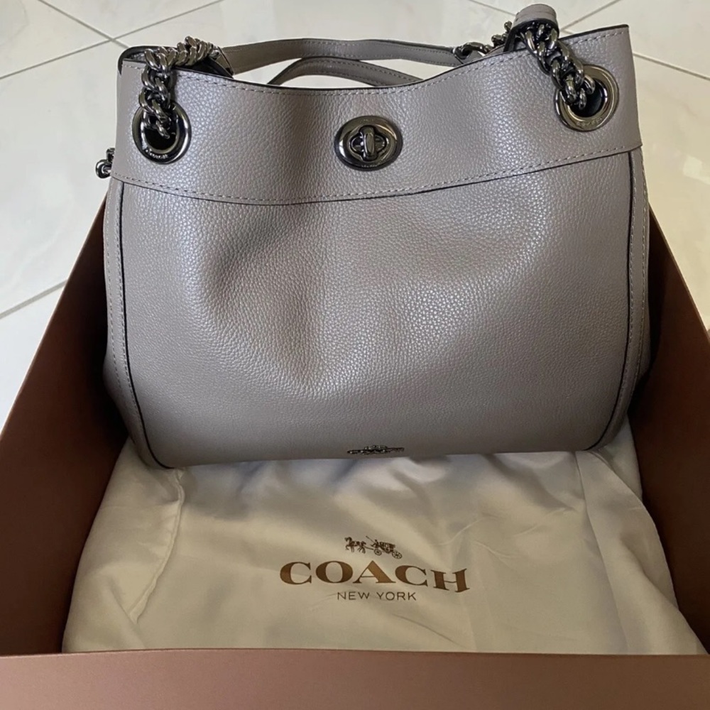 Coach shoulder bag turnlock edie